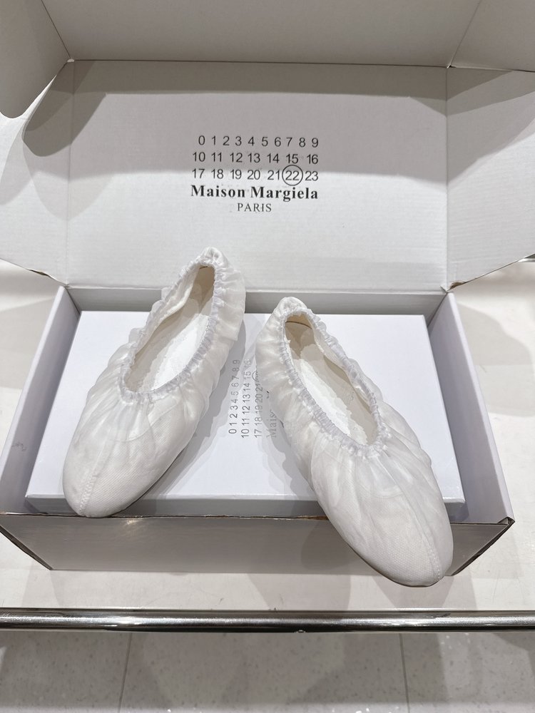 MM6 마르지엘라 주름 발레리나 플랫 슈즈 001-281439