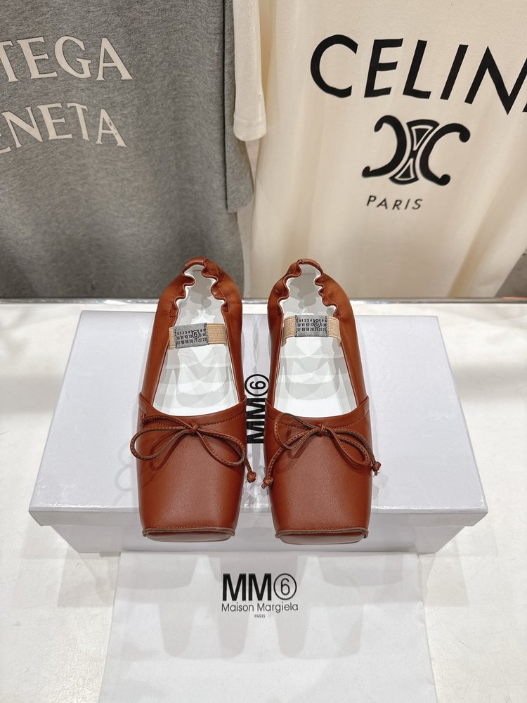 MM6 메종 마르지엘라 가죽 발레리나 슈즈 001-281456
