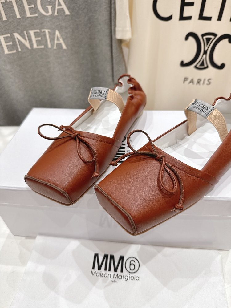 MM6 메종 마르지엘라 가죽 발레리나 슈즈 001-281456