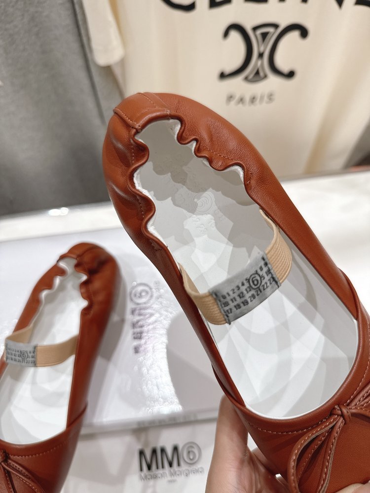 MM6 메종 마르지엘라 가죽 발레리나 슈즈 001-281456