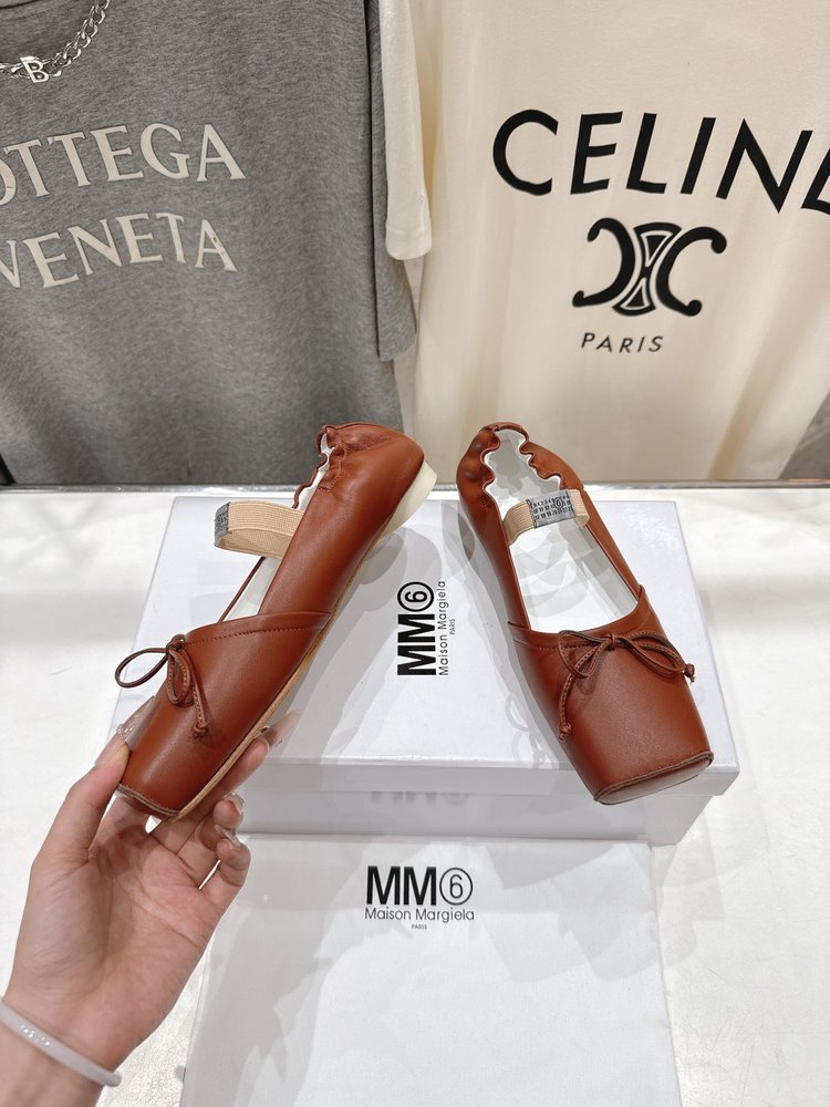 MM6 메종 마르지엘라 가죽 발레리나 슈즈 001-281456