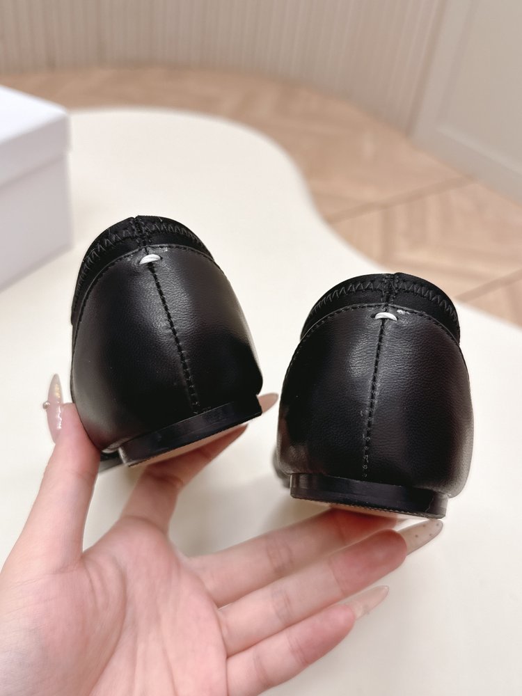 메종 마르지엘라 26SS 스플릿 토 중공 슈즈 001-281463