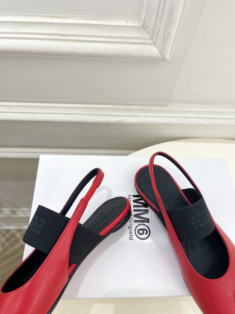 MM6 마르지엘라 레터링 스트랩 메리제인 플랫 샌들 001-281472