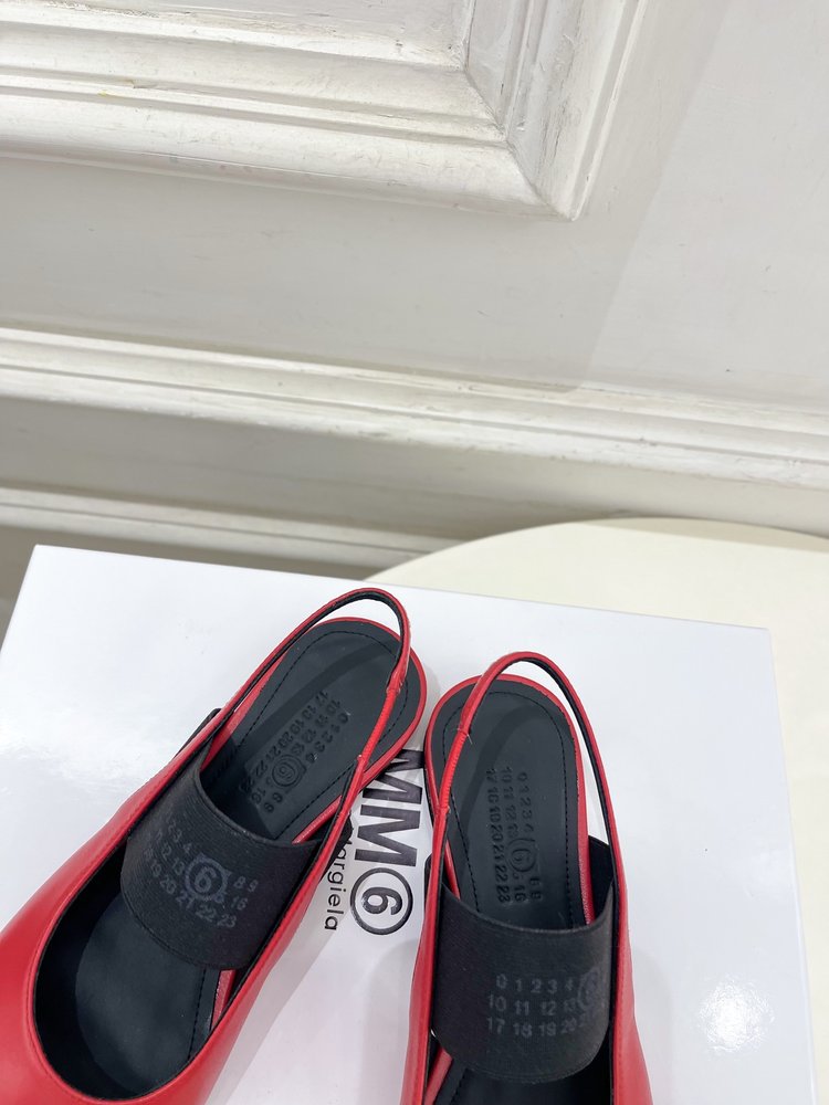 MM6 마르지엘라 레터링 스트랩 메리제인 플랫 샌들 001-281472