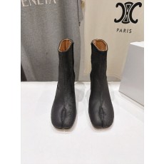 MM6 마르지엘라 토쪼개기 하이힐 숏부츠 001-281508