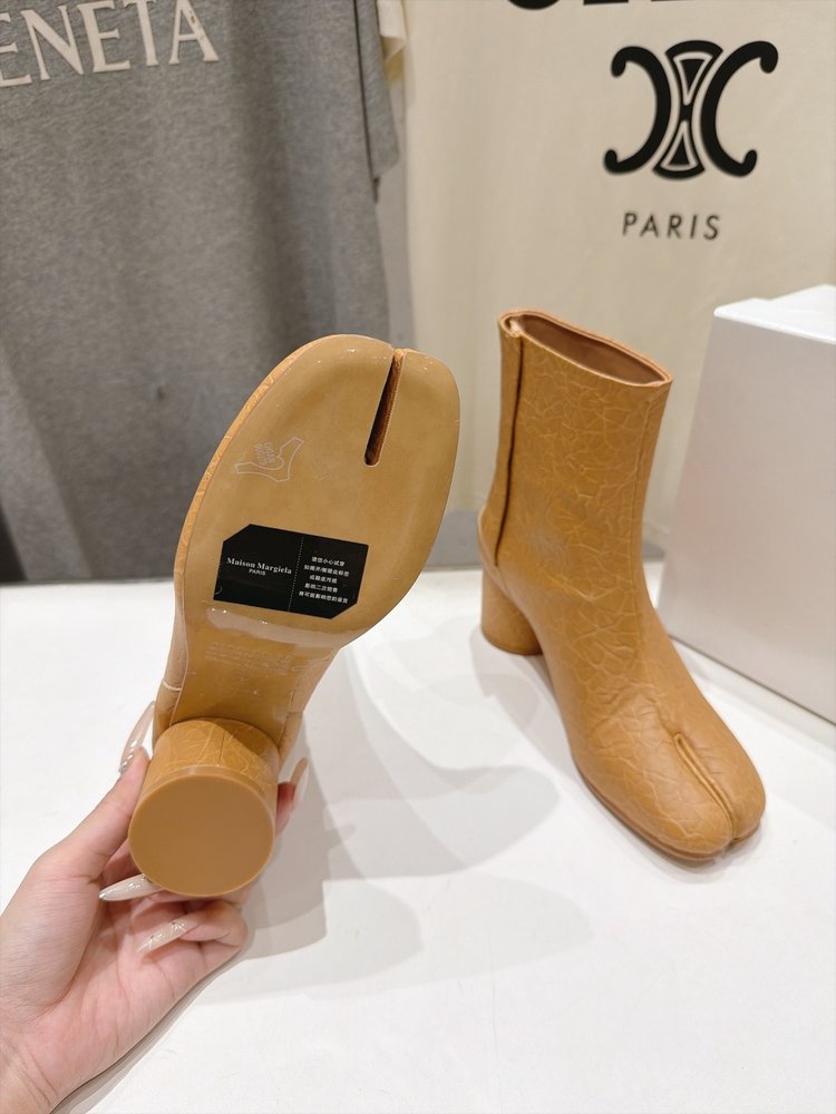 MM6 마르지엘라 분지 하이힐 앵클부츠 001-281519