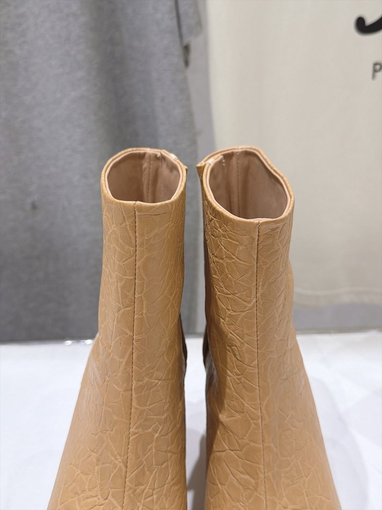 MM6 마르지엘라 분지 하이힐 앵클부츠 001-281519