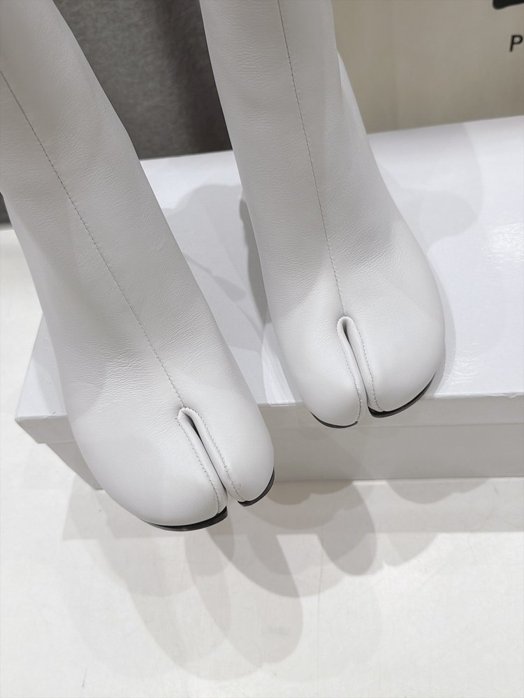 MM6 마르지엘라 발가락 분할 굽 짧은 부츠 001-281534