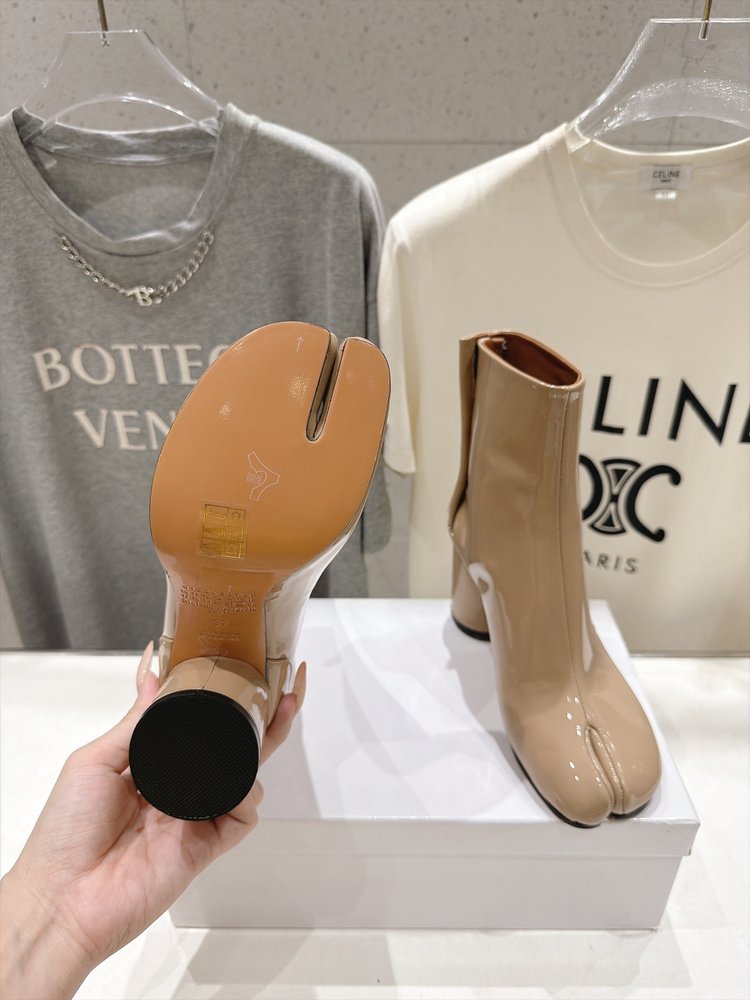 메종 마르지엘라 MM6 발가락 분할 굽 짧은 부츠 001-281536