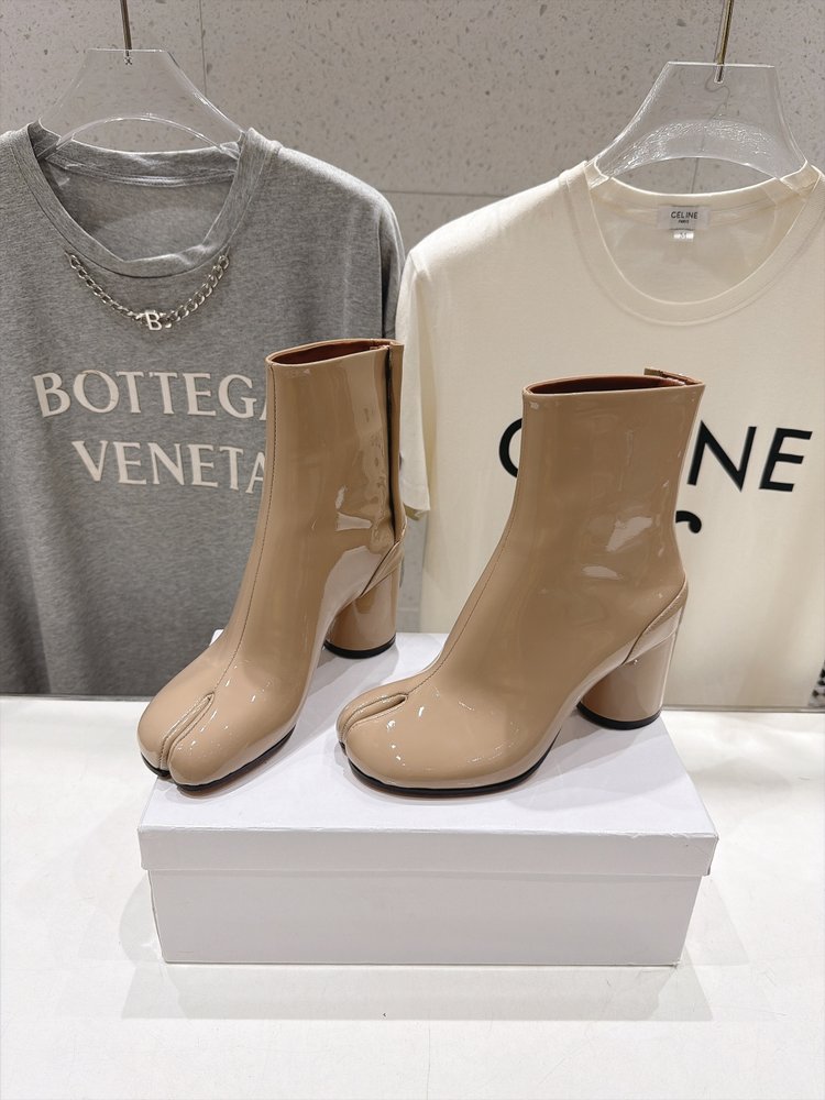 메종 마르지엘라 MM6 발가락 분할 굽 짧은 부츠 001-281536