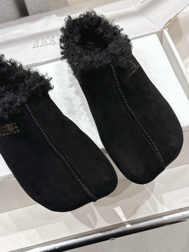 메종 마르지엘라 MM6 털 슬리퍼 001-281538