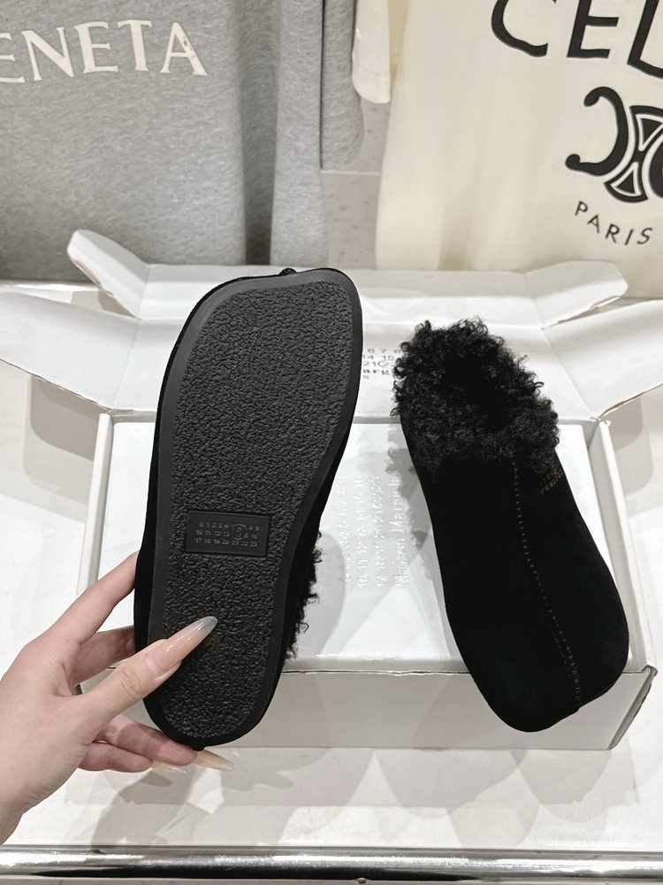 메종 마르지엘라 MM6 털 슬리퍼 001-281538
