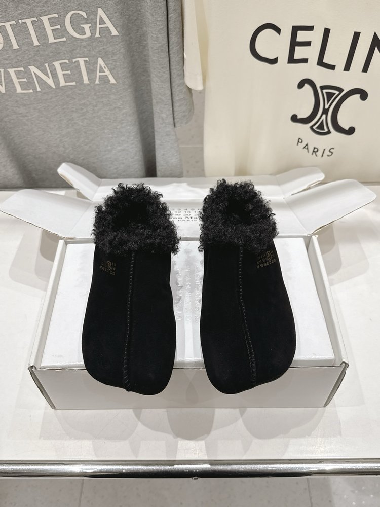메종 마르지엘라 MM6 털 슬리퍼 001-281538