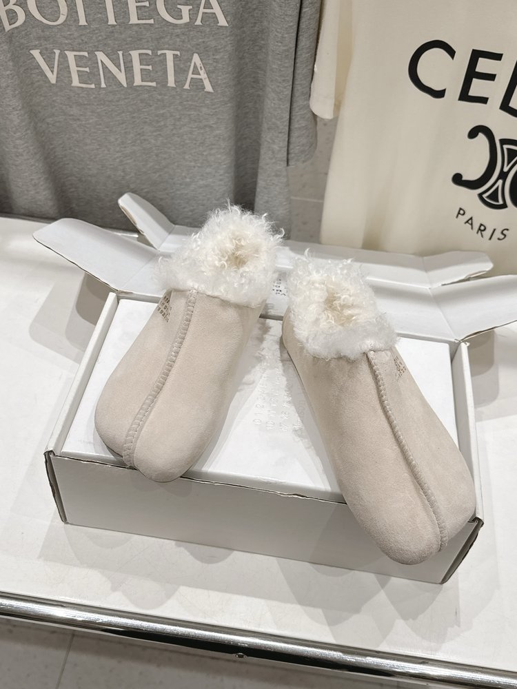 메종 마르지엘라 MM6 털 슬리퍼 001-281541