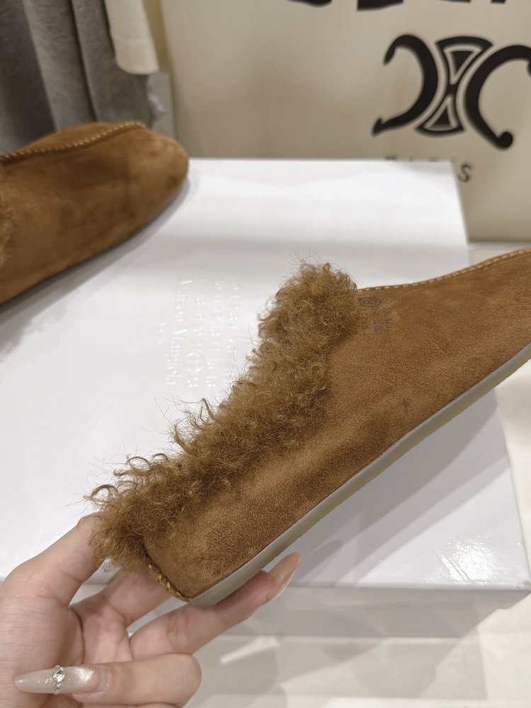 메종 마르지엘라 MM6 반슬리퍼 털슬리퍼 001-281551