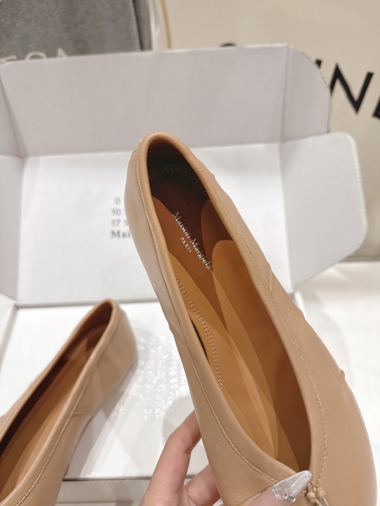 MM6 메종 마르지라 플랫 발레리나 슈즈 001-281590