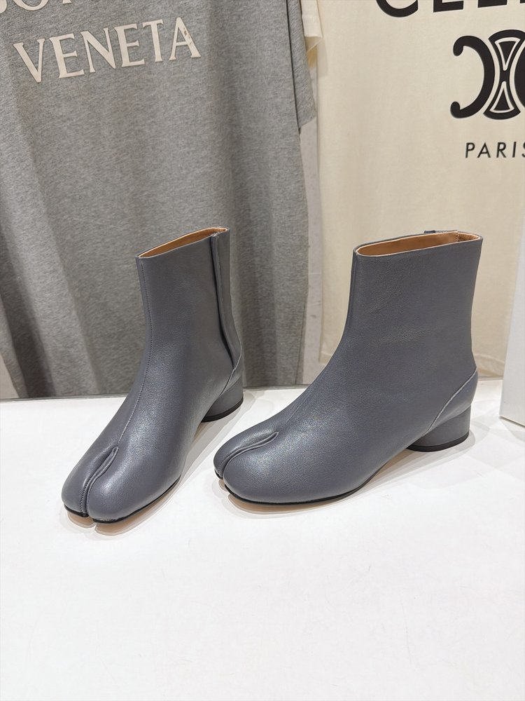 하이버전 메종 마르지엘라 MM6 포인티드 토 부츠 앵클 001-281598