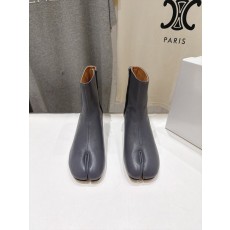 하이버전 메종 마르지엘라 MM6 포인티드 토 부츠 앵클 001-281598