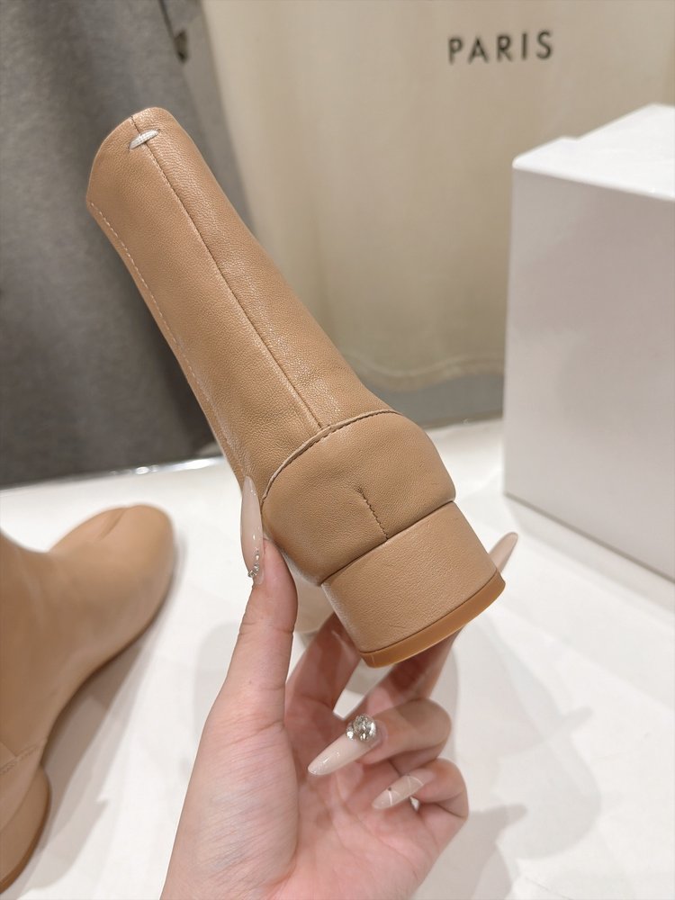 MM6 마르지엘라 하이 버전 토 스플릿 하이힐 부츠 001-281599