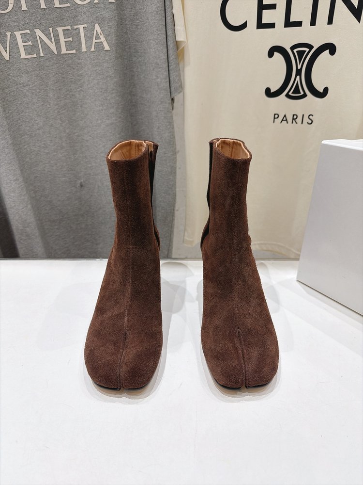 메종 마르지엘라 MM6 포인티드 토 부츠 001-281622