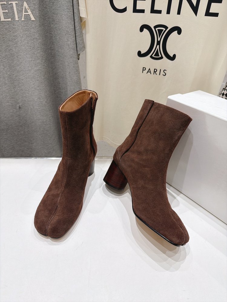 메종 마르지엘라 MM6 포인티드 토 부츠 001-281622