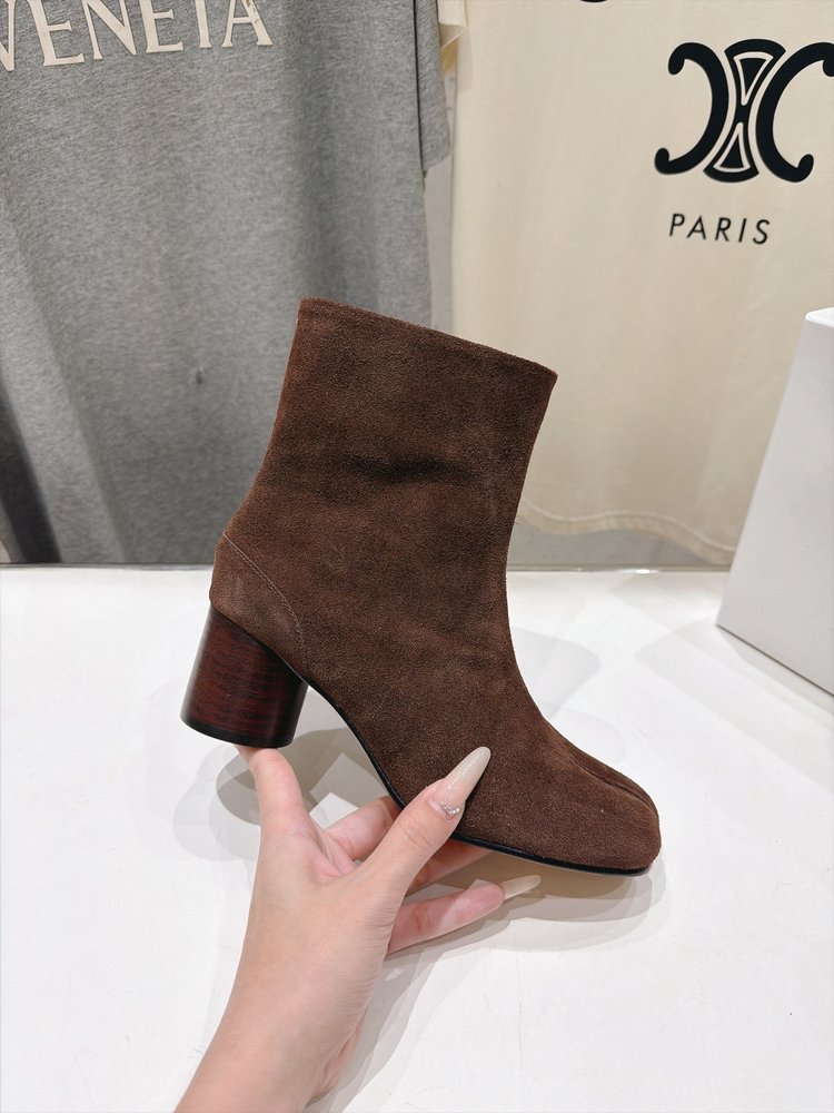 메종 마르지엘라 MM6 포인티드 토 부츠 001-281622