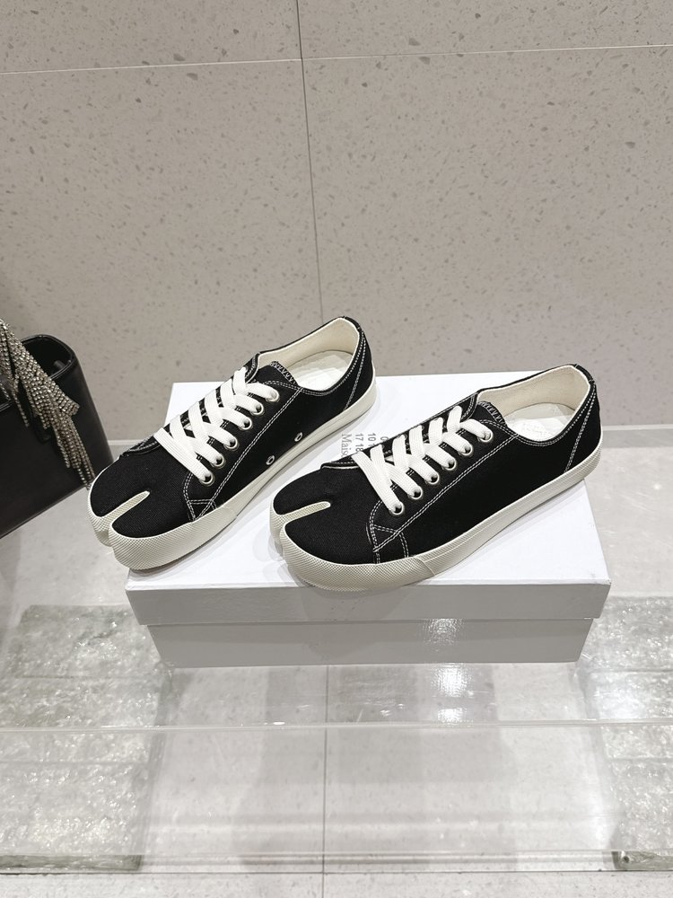 메종 마르지엘라 MM6 발가락 분할 캔버스 스니커즈 001-281628