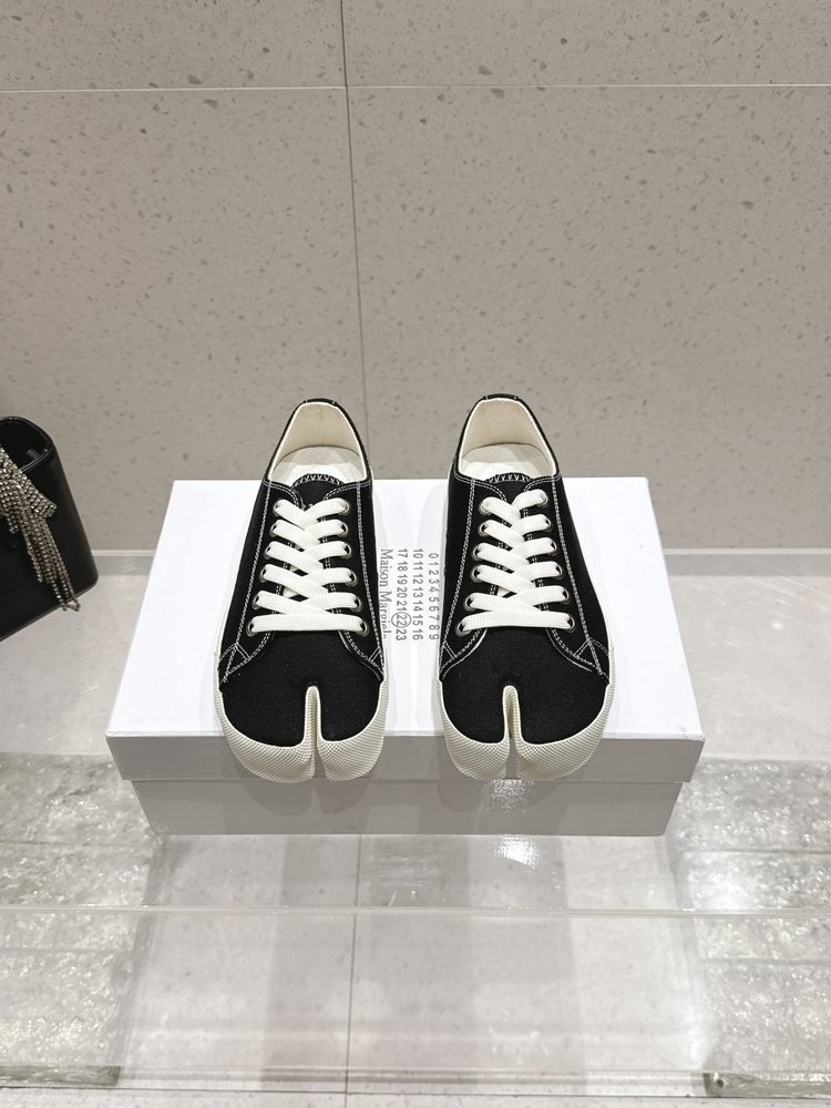 메종 마르지엘라 MM6 발가락 분할 캔버스 스니커즈 001-281628