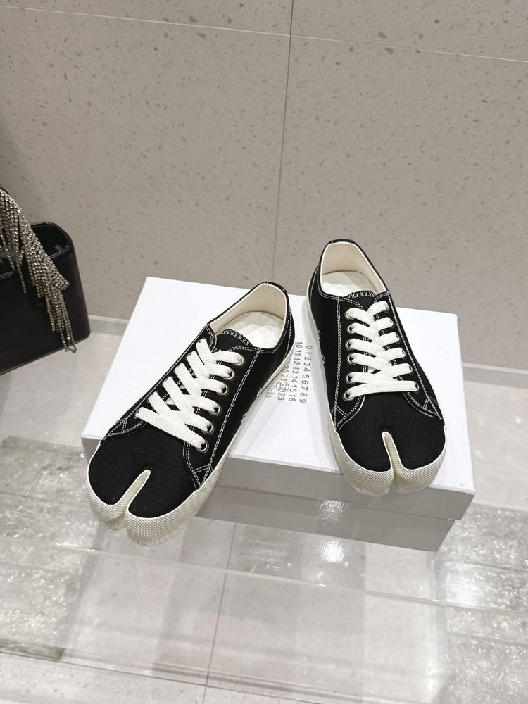 메종 마르지엘라 MM6 발가락 분할 캔버스 스니커즈 001-281628