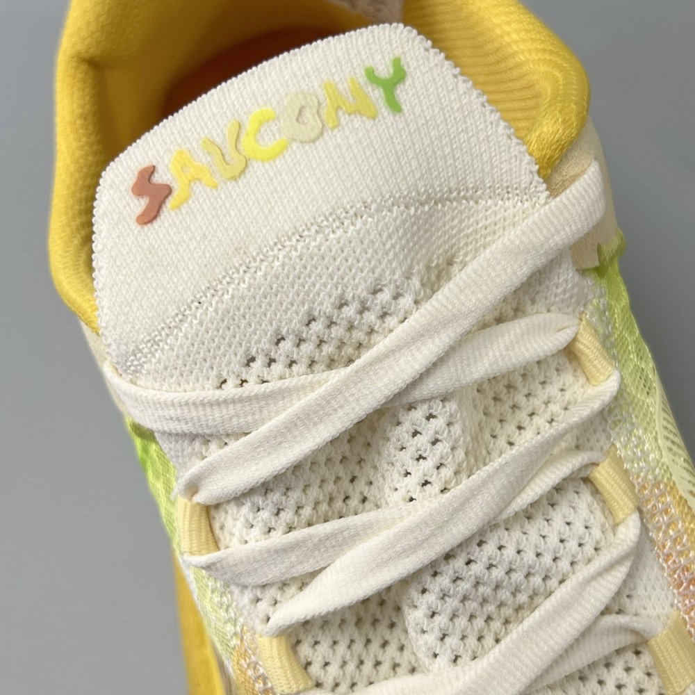 Saucony Endorphin Pro 4 카본 러닝화 001-281659