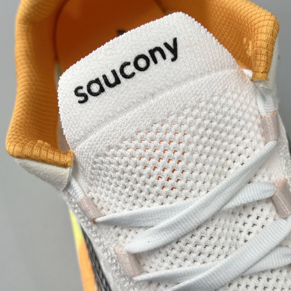 Saucony Endorphin Pro 4 카본 러닝화 001-281666