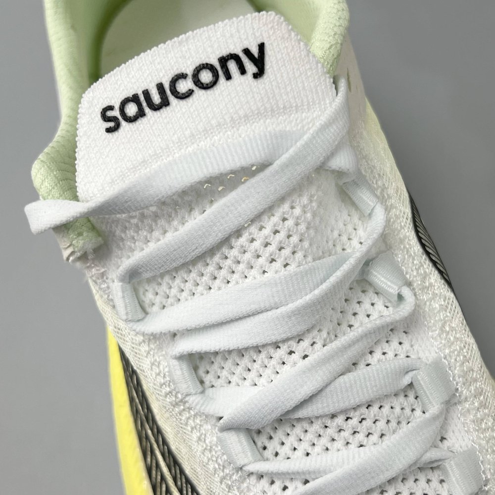 Saucony Endorphin Pro 4 카본 런닝화 001-281667