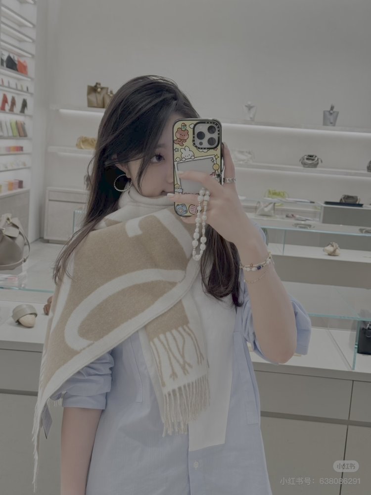 LOEWE 로고 그래피티 스카프 001-282176