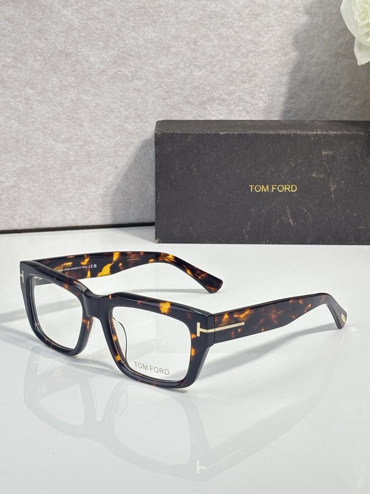 TOM FORD 선글라스 검정색 001-282328