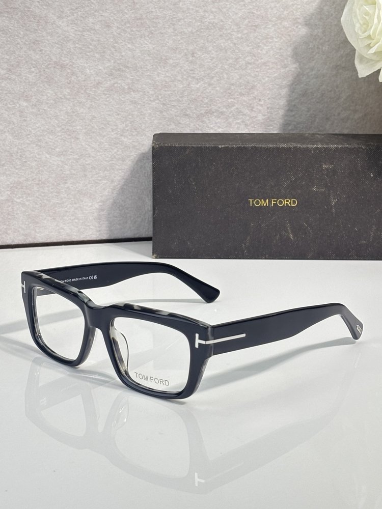 TOM FORD 선글라스 검정색 001-282328