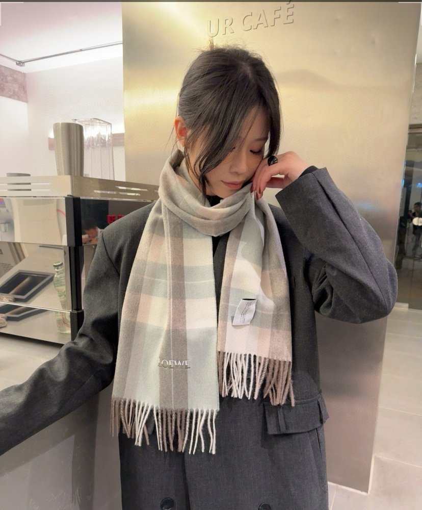 LOEWE 양면 자수 로고 캐시미어 머플러 001-282457