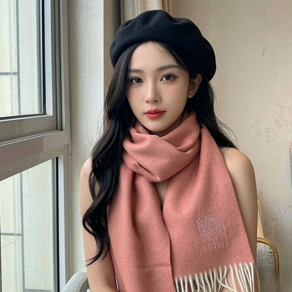 로에베 부드러운 컬러 자수 스카프 001-282473