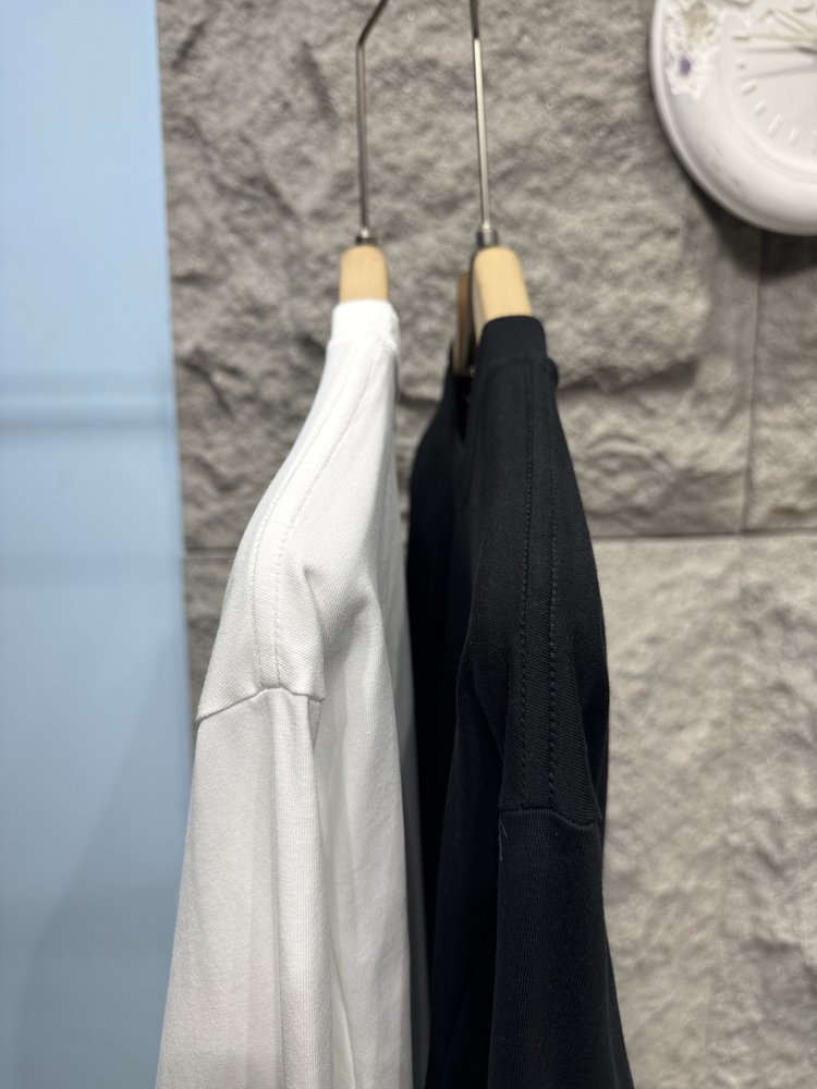 로에베 자수 로고 롱슬리브 티셔츠 001-282811
