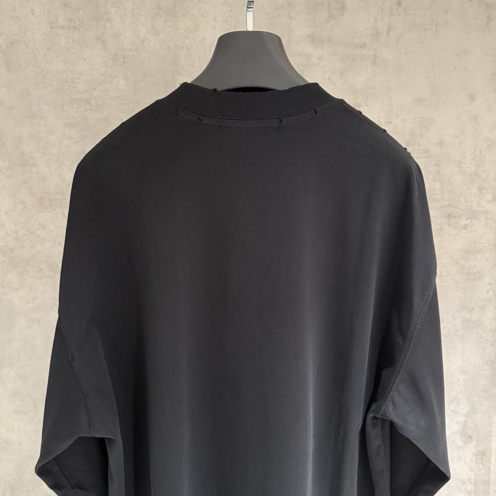 Acne Studios 입체자수 긴팔 스웨트셔츠 001-282977