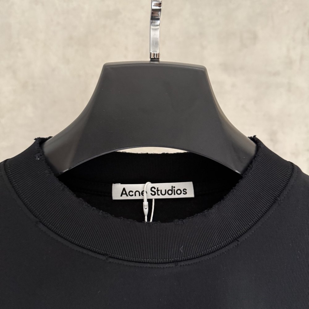 Acne Studios 입체자수 긴팔 스웨트셔츠 001-282977