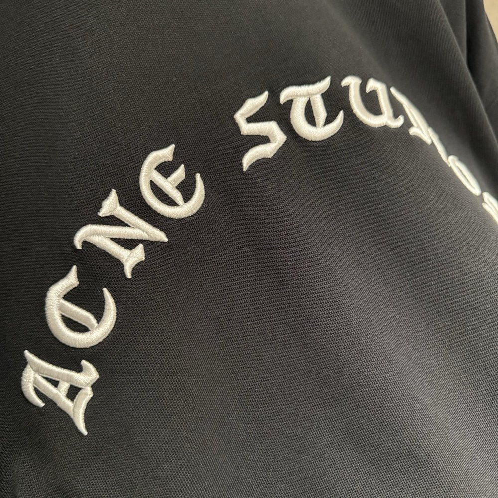 Acne Studios 입체자수 긴팔 스웨트셔츠 001-282977