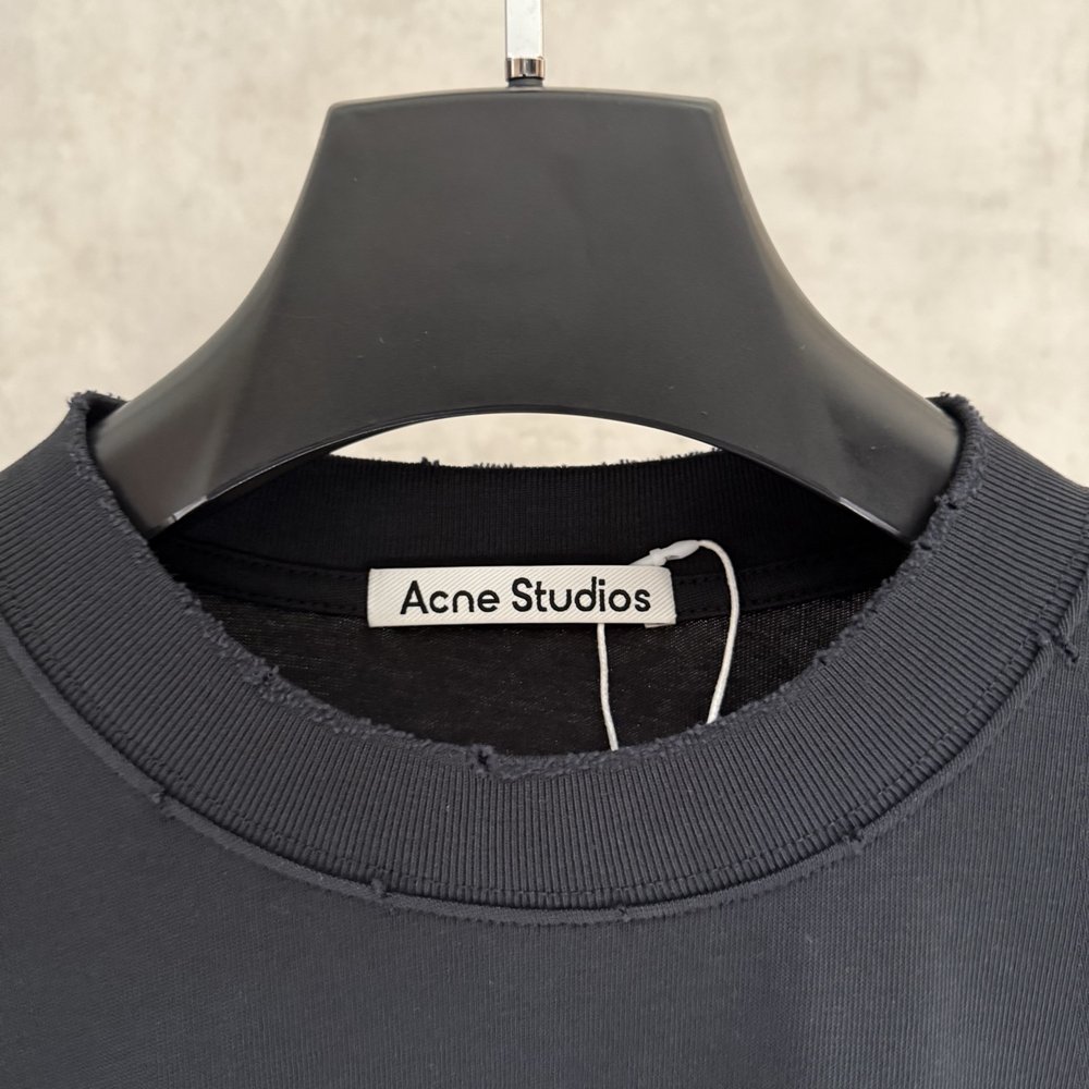 Acne Studios 입체 자수 긴팔 티셔츠 001-282978