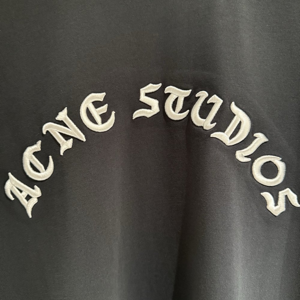 Acne Studios 입체 자수 긴팔 티셔츠 001-282978