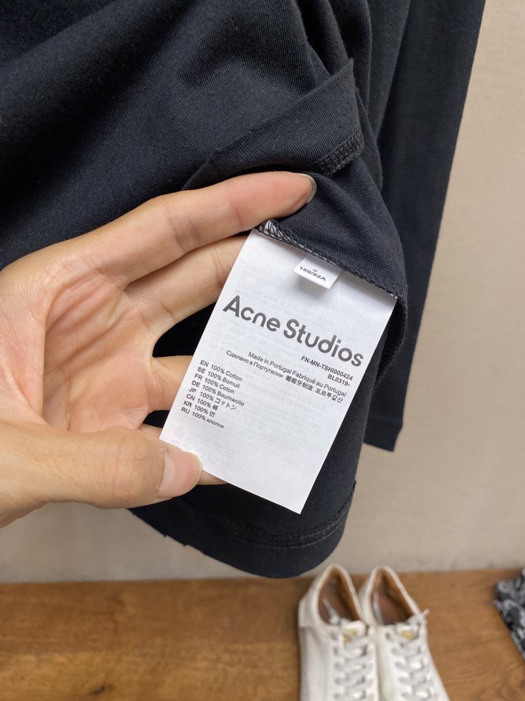 Acne Studios 워싱 데미지 롱슬리브 크루넥 티 001-282984