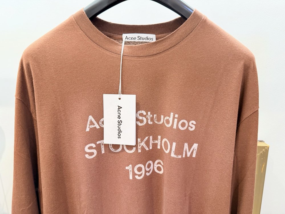 Acne Studios 빈티지 브라운 루즈핏 긴팔 티셔 001-283006