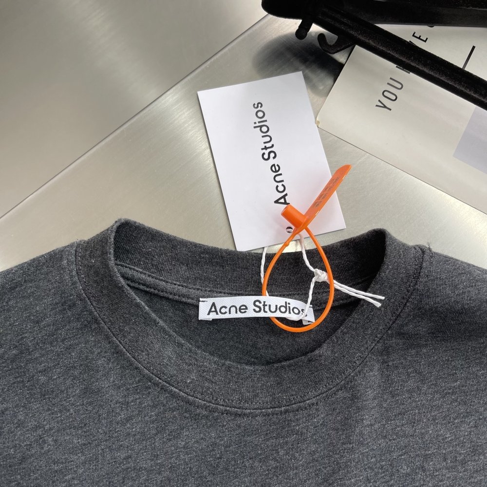 Acne Studios 프린트 빈티지 긴팔 티셔츠 001-283009
