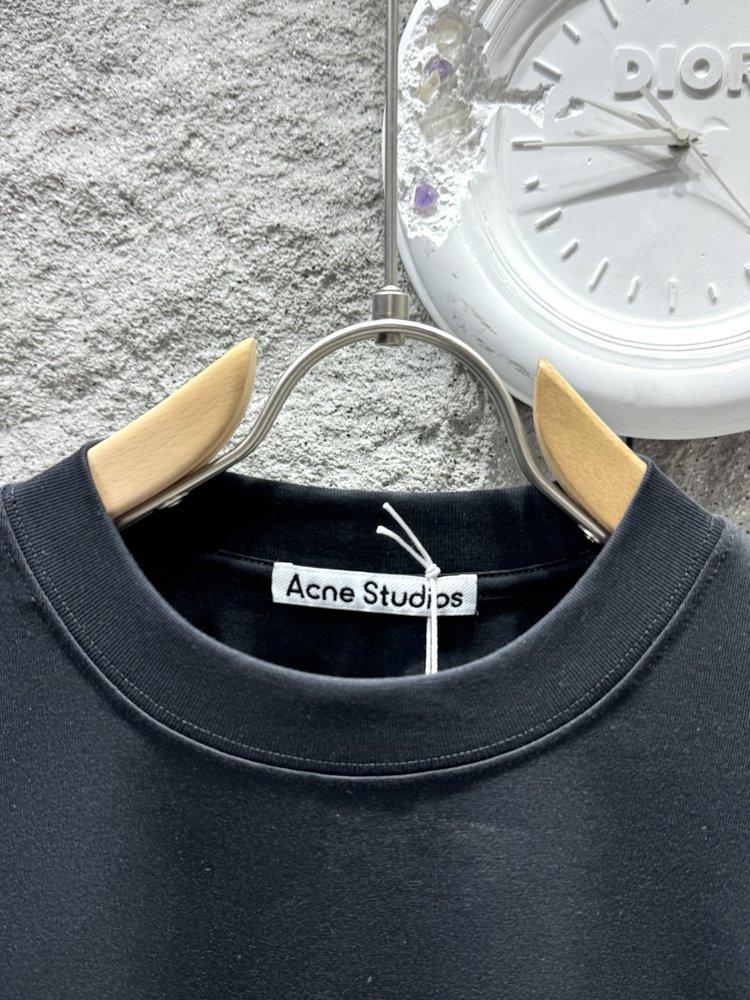 Acne Studios 시그니처 자수 긴팔 티셔츠 001-283052