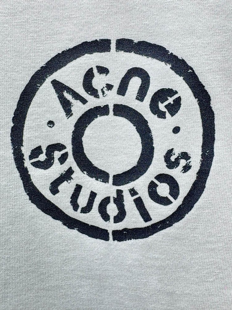 Acne Studios 로고 프린트 롱슬리브 티셔츠 001-283059