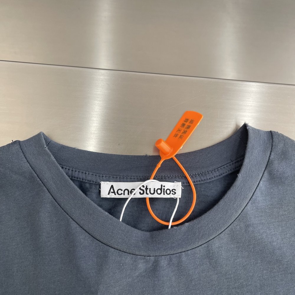 Acne Studios 스프레이 빈티지 로고 긴팔 001-283075