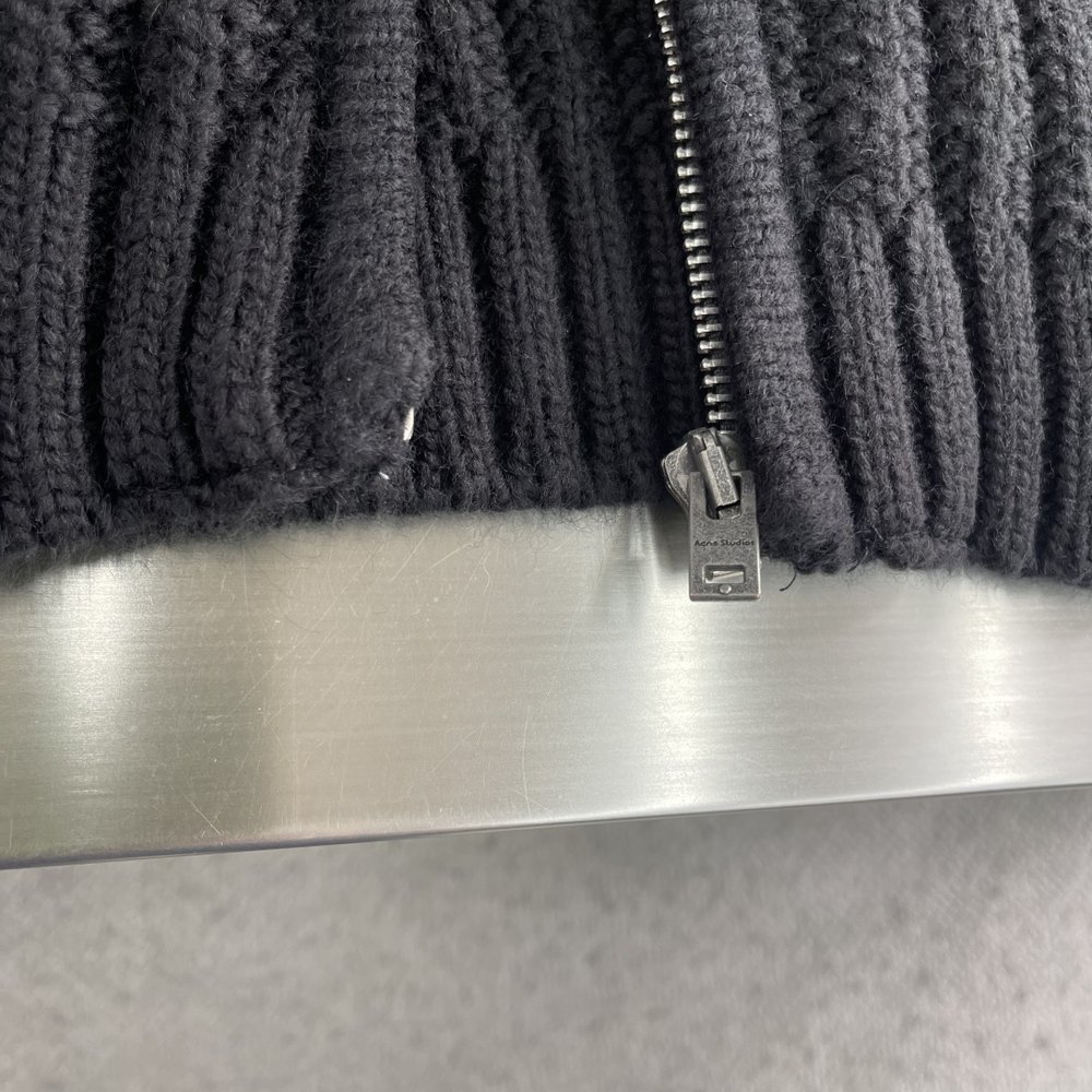 Acne Studios 자수 지퍼 니트 가디건 001-283081